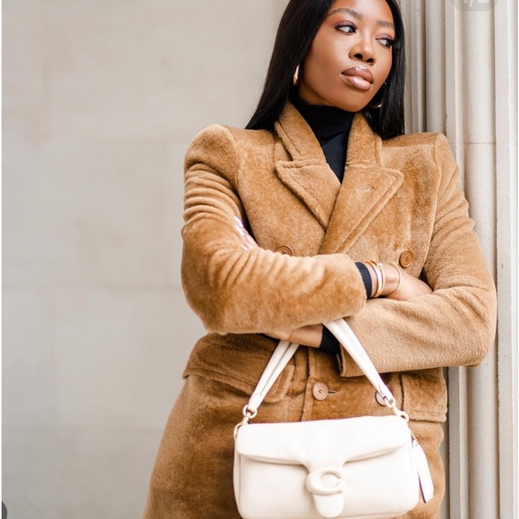 BEAUTIFUL COACH LEATHER PILLOW TABBY 26 IN CREAM. - Picture 3 of 6